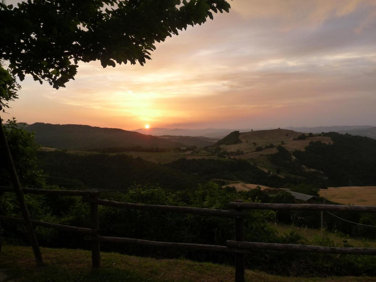 Agriturismo Girolomoni - Locanda Isola del Piano Exterior foto